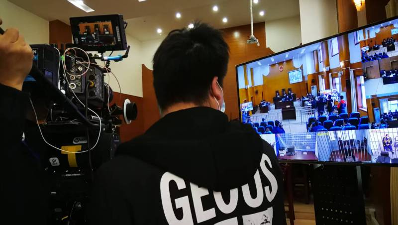 AI生成VS人工创意——巴中广告片拍摄公司的技术浪漫主义实践